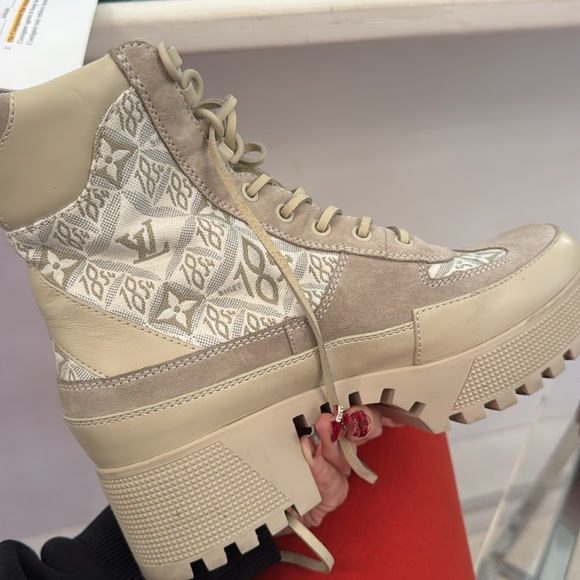 Louis Vuitton boots - Picture 2 of 3
